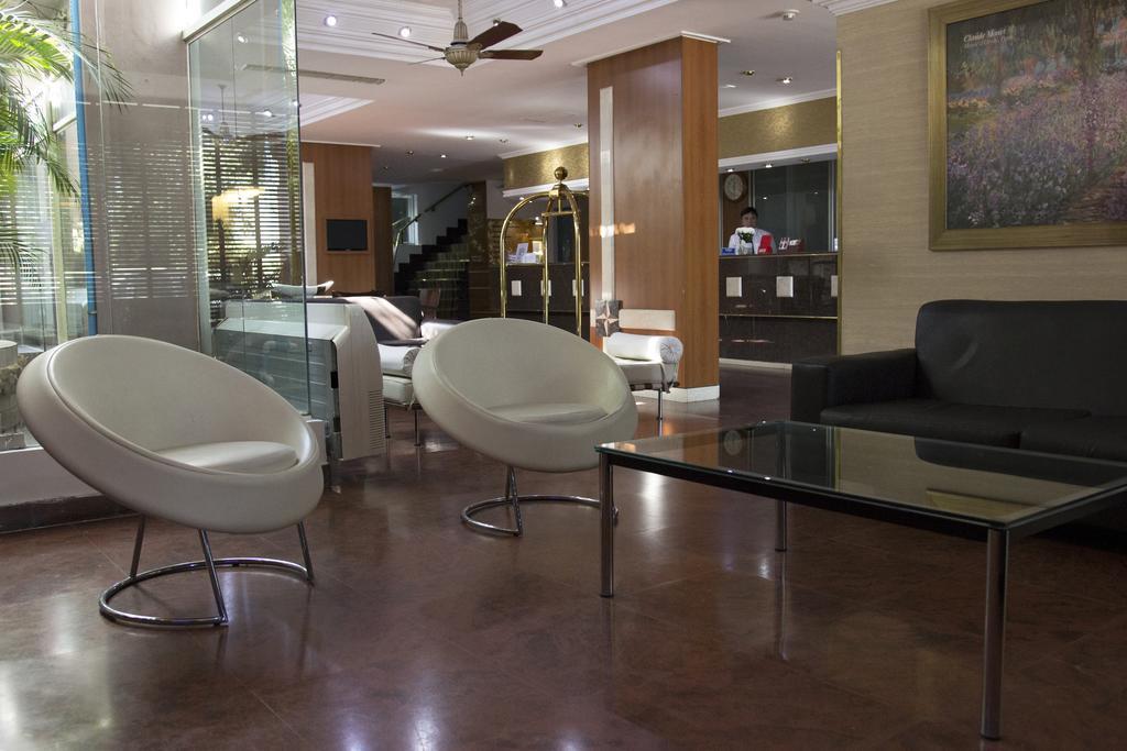 קוריאנטס Hotel Orly מראה חיצוני תמונה