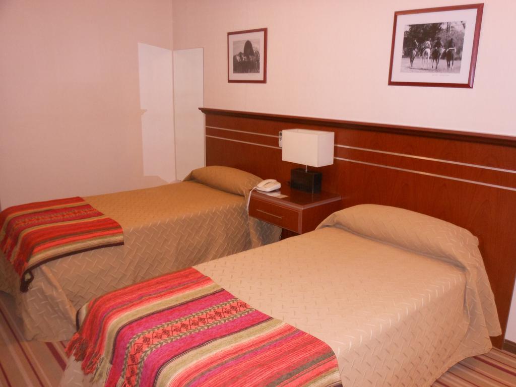 קוריאנטס Hotel Orly מראה חיצוני תמונה