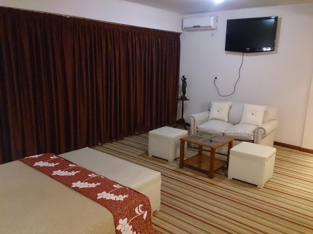 קוריאנטס Hotel Orly חדר תמונה