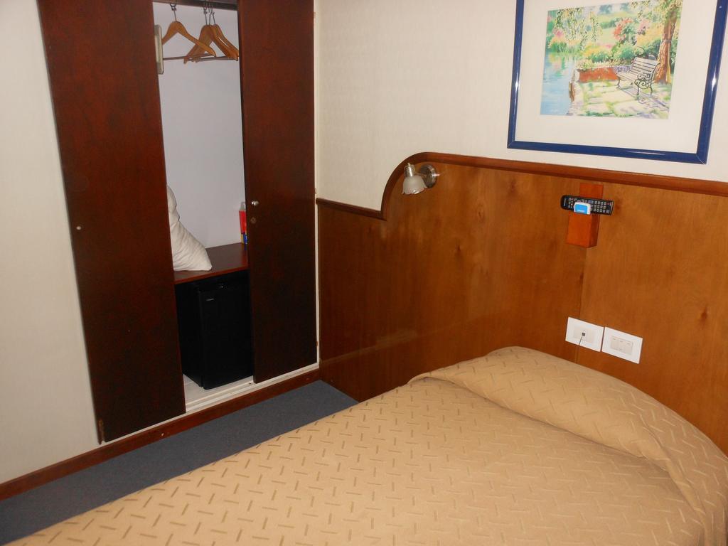 קוריאנטס Hotel Orly מראה חיצוני תמונה