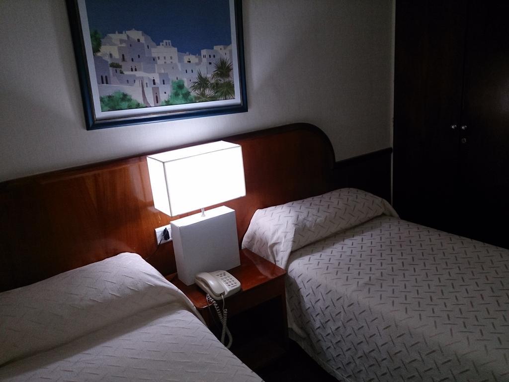 קוריאנטס Hotel Orly חדר תמונה