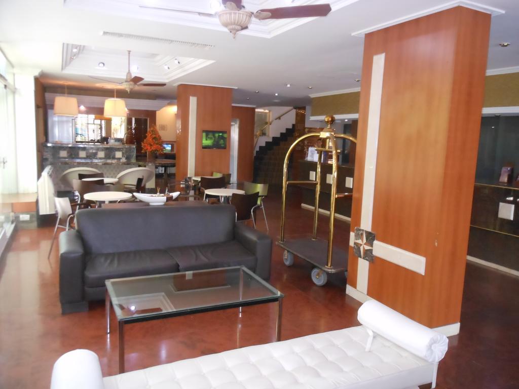 קוריאנטס Hotel Orly מראה חיצוני תמונה