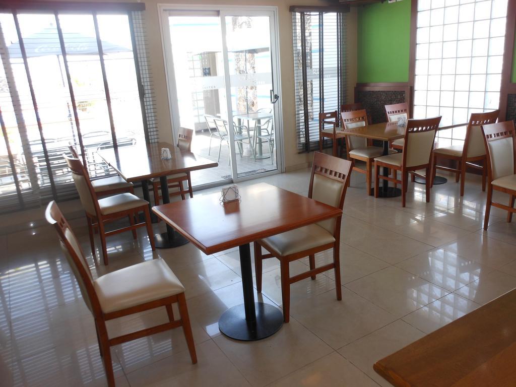 קוריאנטס Hotel Orly מראה חיצוני תמונה
