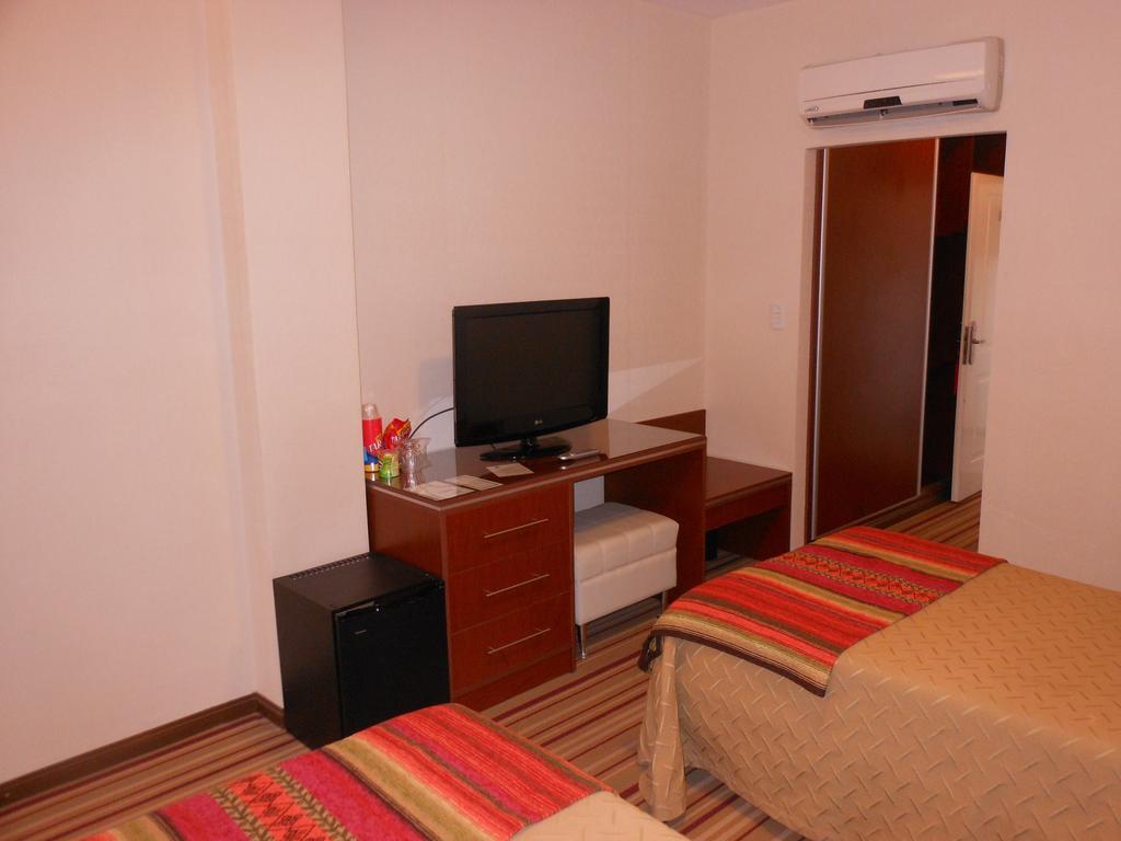 קוריאנטס Hotel Orly מראה חיצוני תמונה
