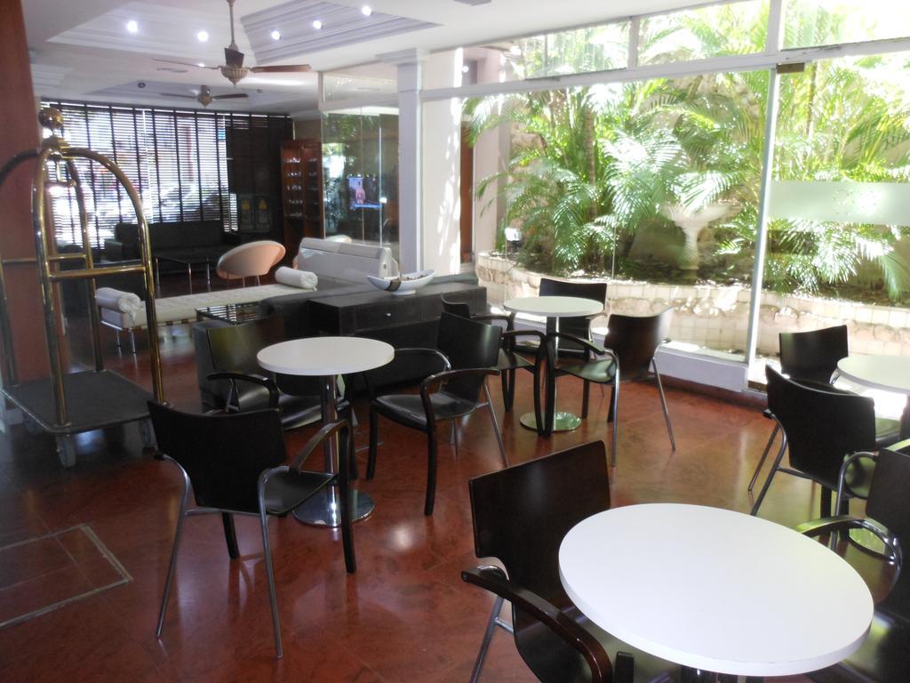 קוריאנטס Hotel Orly מראה חיצוני תמונה
