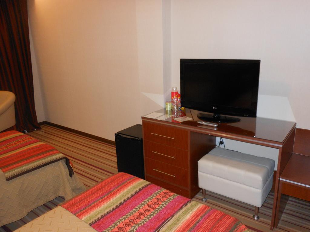 קוריאנטס Hotel Orly מראה חיצוני תמונה
