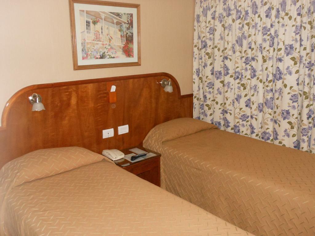 קוריאנטס Hotel Orly חדר תמונה