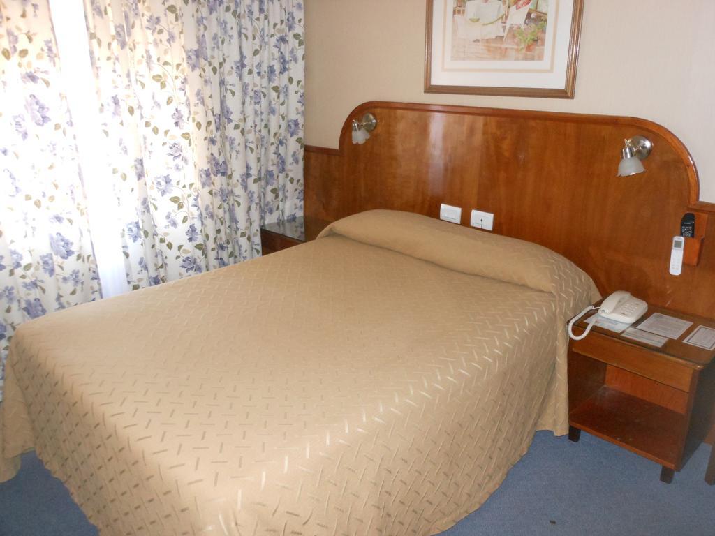 קוריאנטס Hotel Orly חדר תמונה