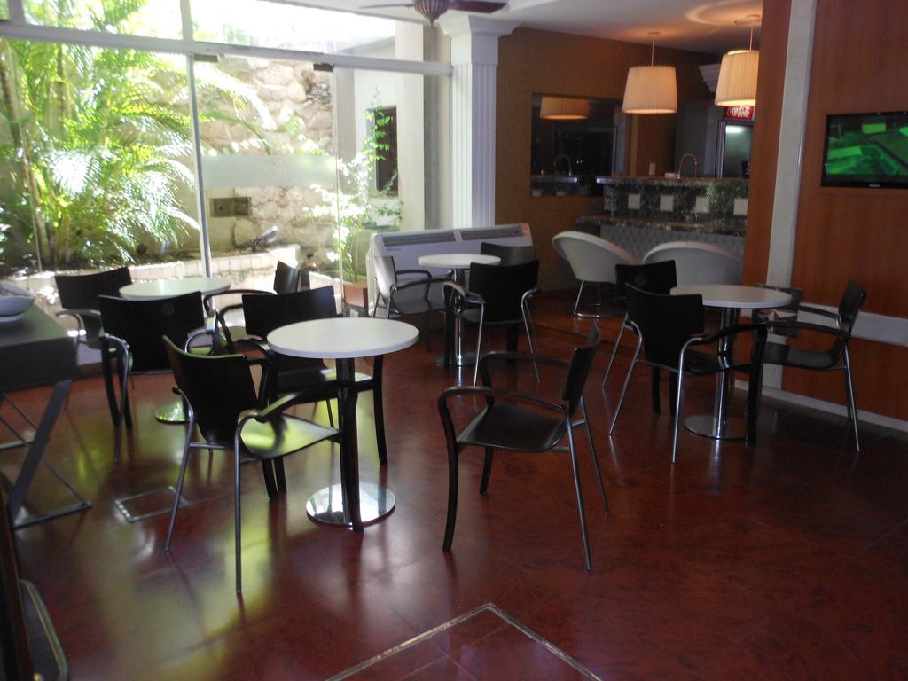 קוריאנטס Hotel Orly מראה חיצוני תמונה