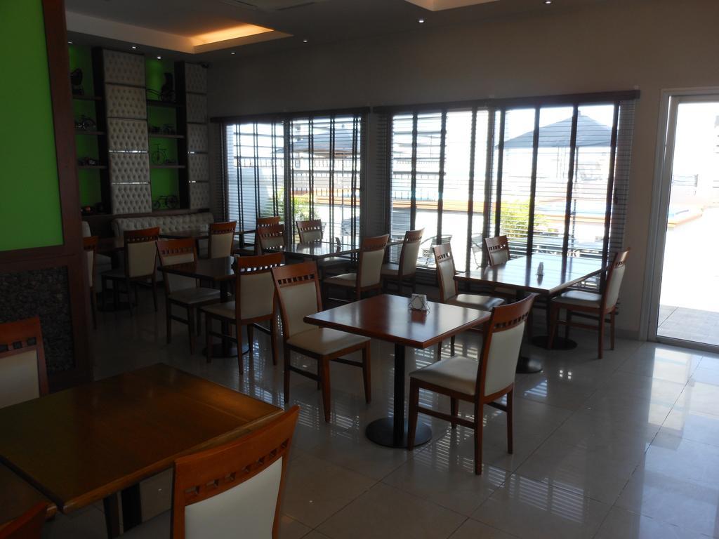 קוריאנטס Hotel Orly מראה חיצוני תמונה