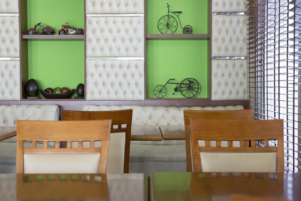 קוריאנטס Hotel Orly מראה חיצוני תמונה